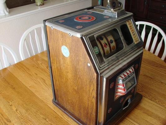 1929 5 Cent Watling Blue Seal Slot Machine with Mint Vendor Image