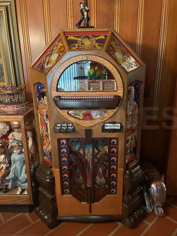 1942 Wurlitzer Jukebox Victory Model