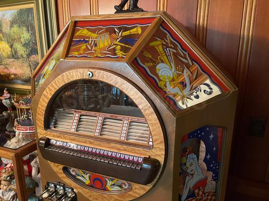 1942 Wurlitzer Jukebox Victory Model Image