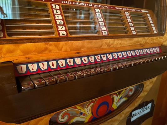 1942 Wurlitzer Jukebox Victory Model Image