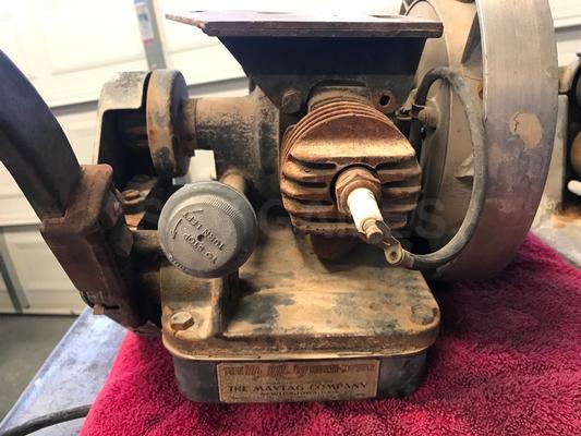 1946 Maytag 72 Dual Cylinder Complete Motor Image