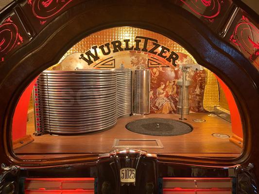 1947 Wurlitzer Model 1080 Jukebox Image