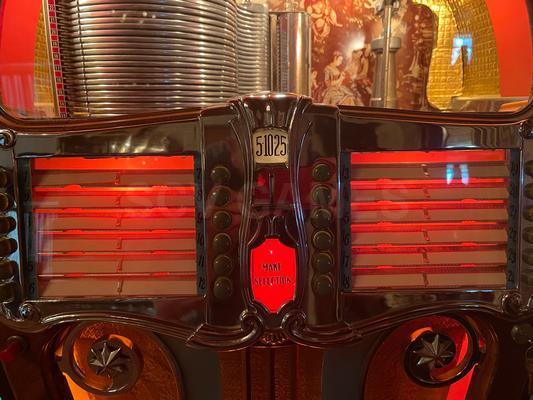 1947 Wurlitzer Model 1080 Jukebox Image