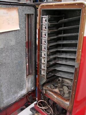 1950's Cavalier 72 Coca Cola Vending Machine Image