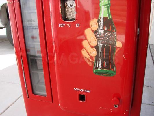 1950's Cavalier CS-96 Coca-Cola Machine Image