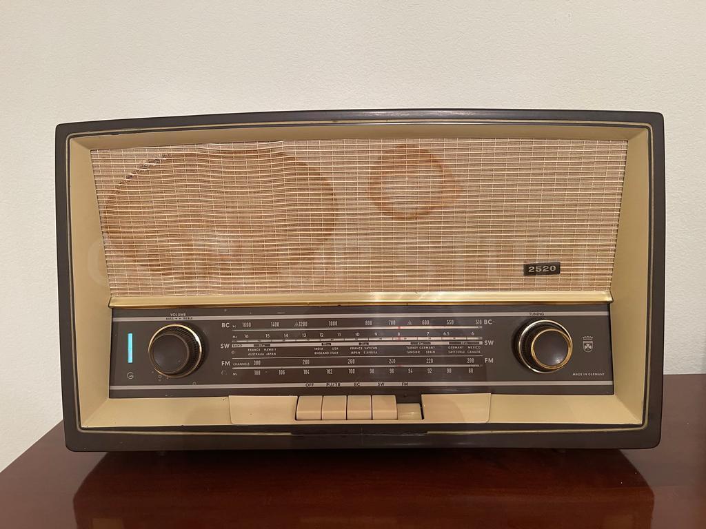 1965 Grundig Multi Band Radio Model 2520U