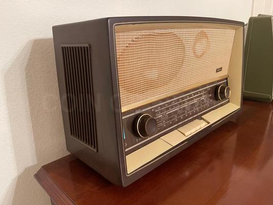 1965 Grundig Multi Band Radio Model 2520U Image