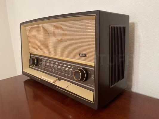 1965 Grundig Multi Band Radio Model 2520U Image