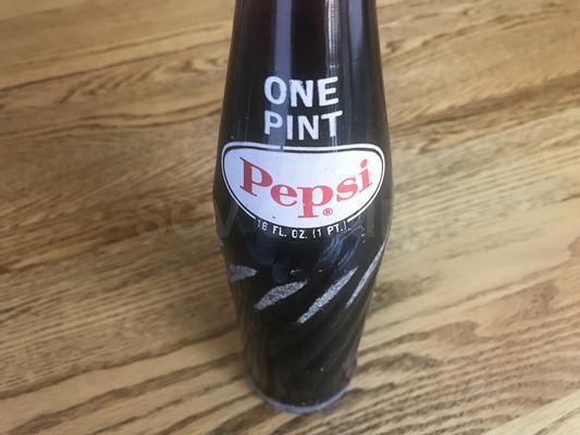 1971 Pepsi Cola 16 oz Full Bottle Image