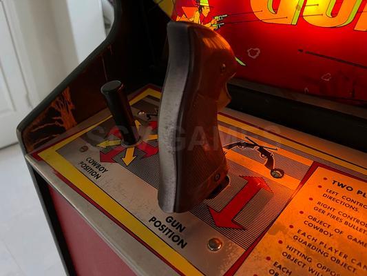 1975 Midway Gun Fight Upright Arcade Machine Image