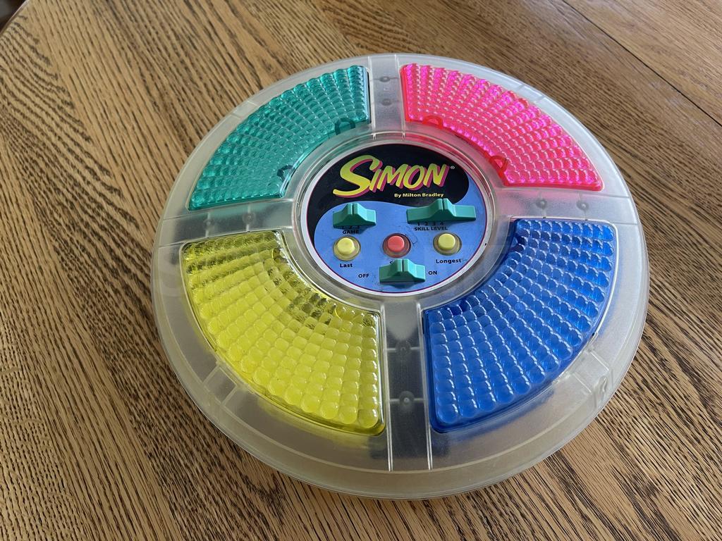 1978 Milton Bradley Simon Says Electronic Light Transparent Game