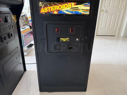 1979 Atari Asteroids Cabaret Arcade Machine Image