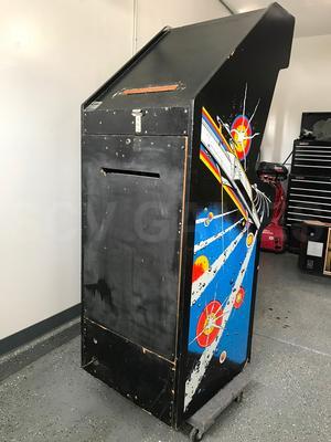 1979 Atari Asteroids Stand Up Arcade Game Image