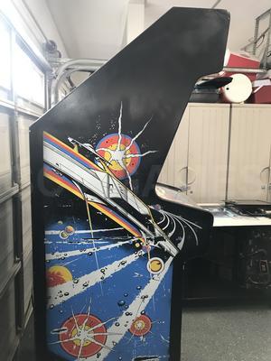 1979 Atari Asteroids Upright Arcade Machine Image