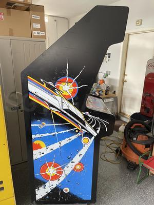 1979 Atari Asteroids Upright Arcade Machine Image