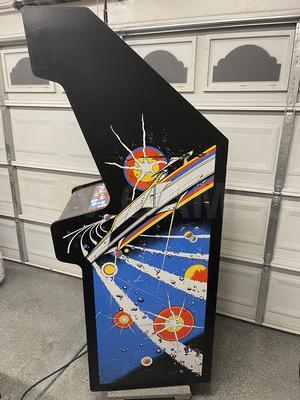 1979 Atari Asteroids Upright Arcade Machine Image