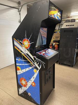 1979 Atari Asteroids Upright Arcade Machine Image