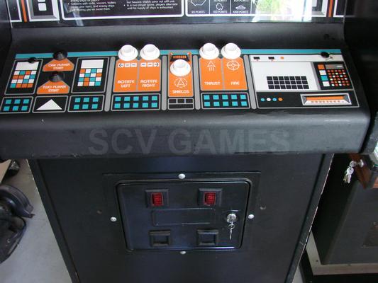 1980 Atari Asteroids Deluxe Stand Up Arcade Game Image