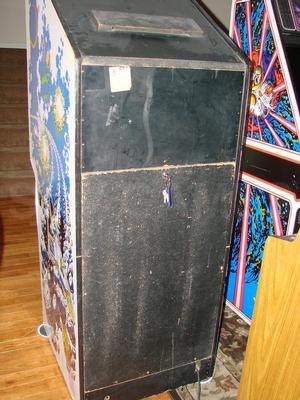 1980 Atari Asteroids Deluxe Stand Up Arcade Game Image