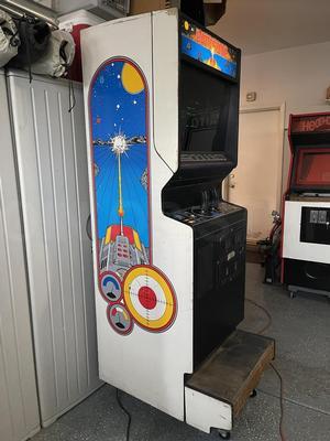 1980 Atari Battlezone Open Face Upright Arcade Machine Image