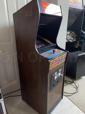 1981 Midway Ms. Pac-Man Cabaret Arcade Machine Image