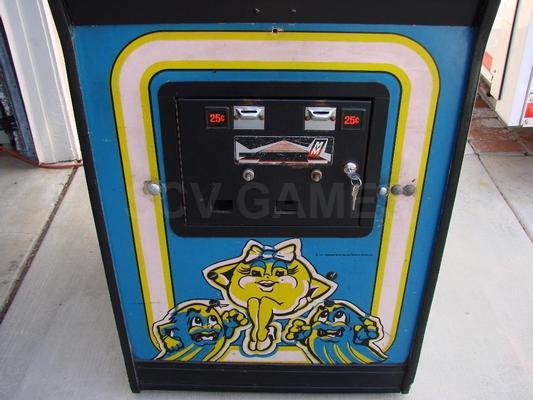 1981 Midway Ms. Pac-Man Stand Up Arcade Game Image