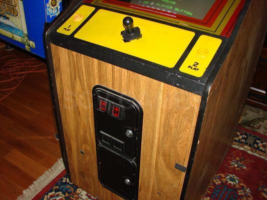 1981 Universal Lady Bug Upright Video Arcade Machine Image