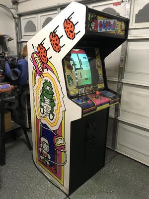 1982 Atari Dig Dug Upright Arcade Machine Image