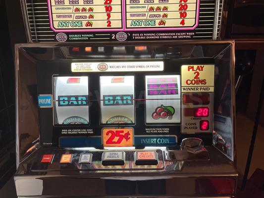 1992 IGT Double Diamond 3 Reel Slot Machine Image