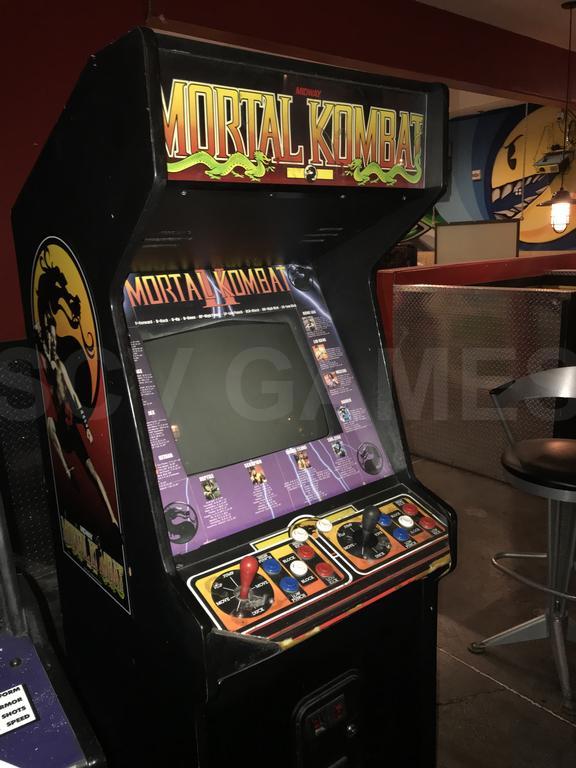 1992 Midway Mortal Kombat Upright Arcade Machine