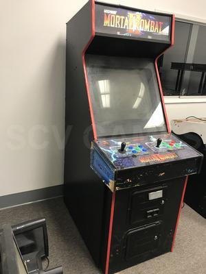 1993 Midway Mortal Kombat II Upright Arcade Machine Image