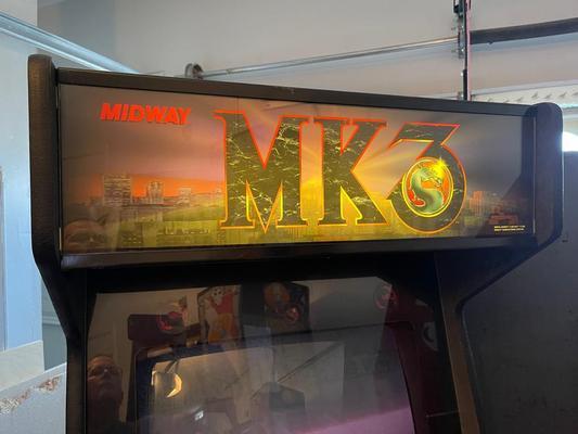 1995 Midway Mortal Kombat 3 Upright Arcade Machine Image