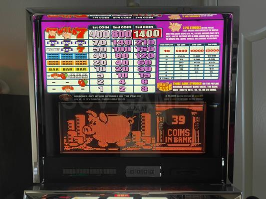 2000 Williams Big Bang Piggy Bankin Slot Machine Image