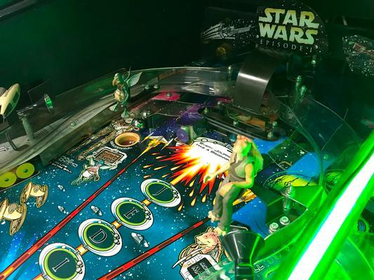 2000 Williams Star Wars Episode 1 Pinball Machine Image