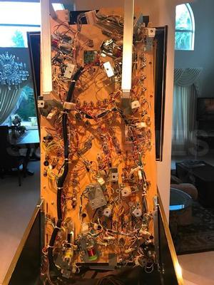 2003 Stern Lord Of The Rings Gold LE Pinball Machine Image