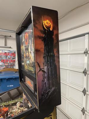 2003 Stern Lord Of The Rings Pinball Machine Image