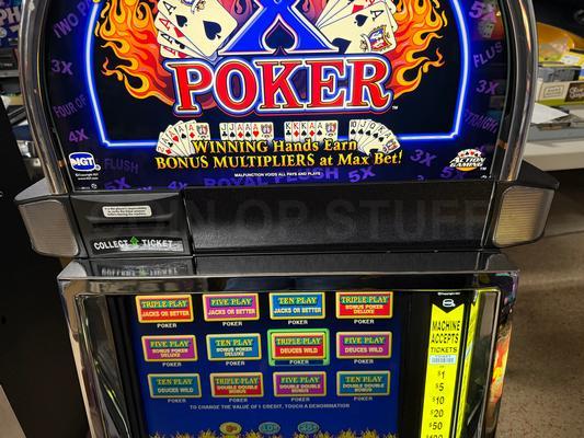 2004 IGT Ultimate X Poker Multi Game Video Poker Machine Image