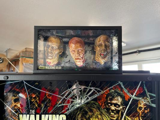 2014 Stern The Walking Dead LE Pinball Machine Image