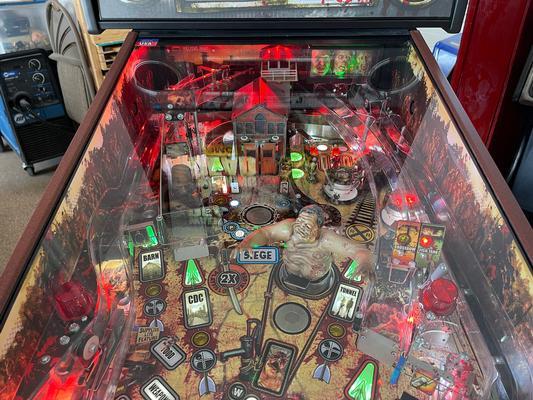 2014 Stern The Walking Dead LE Pinball Machine Image