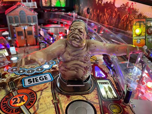 2014 Stern The Walking Dead LE Pinball Machine Image