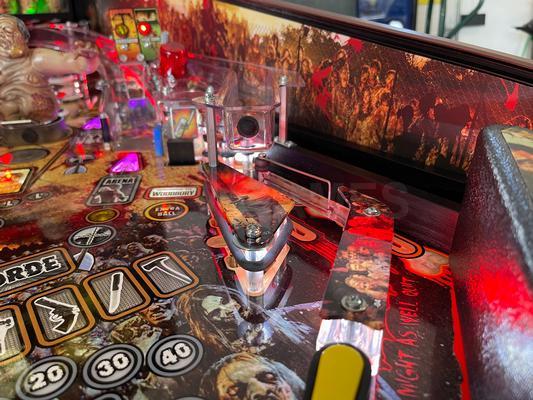 2014 Stern The Walking Dead LE Pinball Machine Image