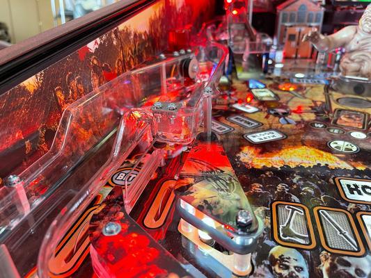 2014 Stern The Walking Dead LE Pinball Machine Image