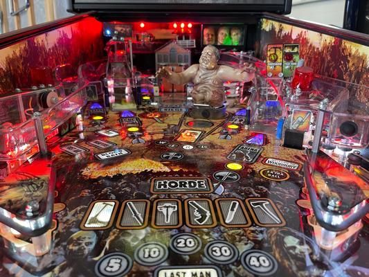 2014 Stern The Walking Dead LE Pinball Machine Image