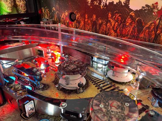 2014 Stern The Walking Dead LE Pinball Machine Image