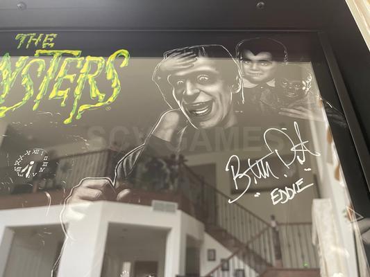 2019 Stern The Munsters Premium Black and White Pinball Machine Image