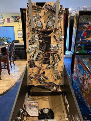 2025 Stern King Kong Premium Pinball Machine Image