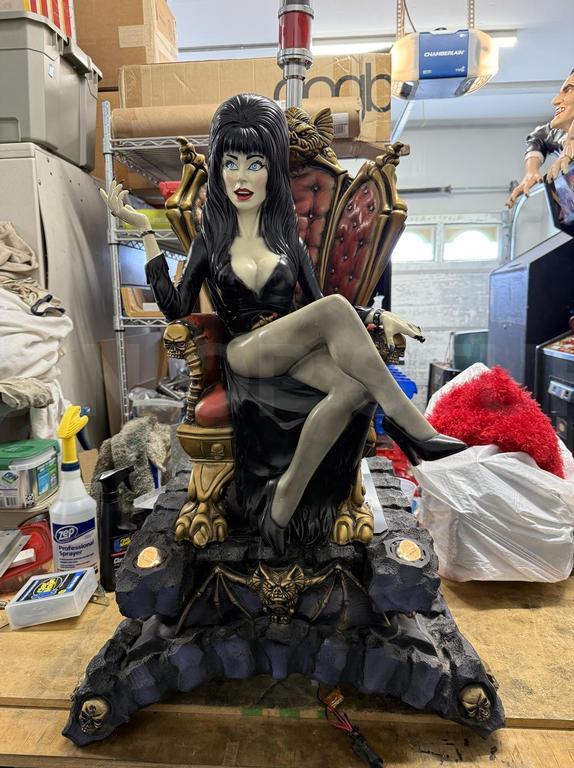 Extremely Rare Elvira Light-Up Slot Machine Topper