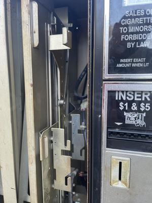 National 800 Classic Cigarette Machine Image