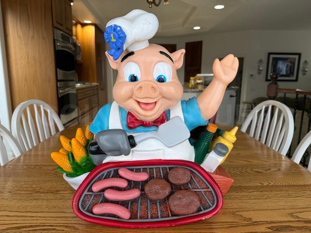 Rare King of The Grill Pig Chef Slot Machine Topper