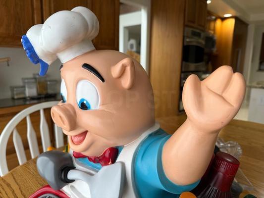 Rare King of The Grill Pig Chef Slot Machine Topper Image